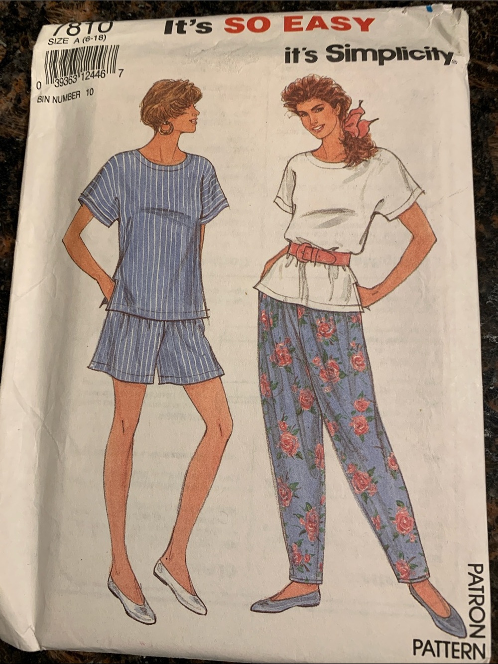 Simplicity Women’s Top & Bottoms Pattern in Blue with Floral Factory Fold